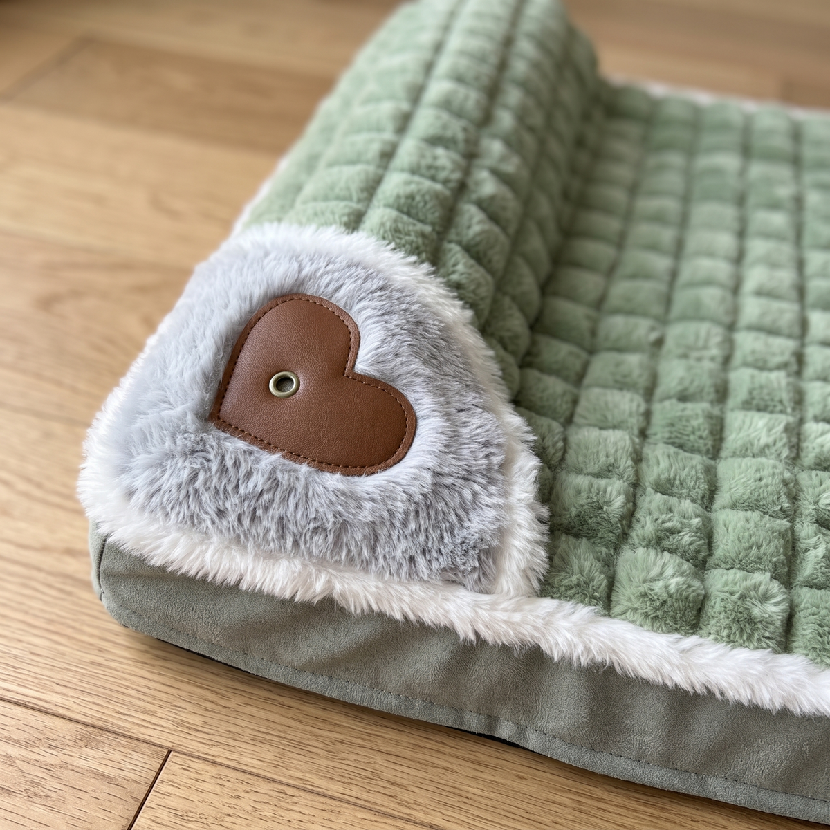 SnugPad detail: check-quilted plush, white rim and leather heart